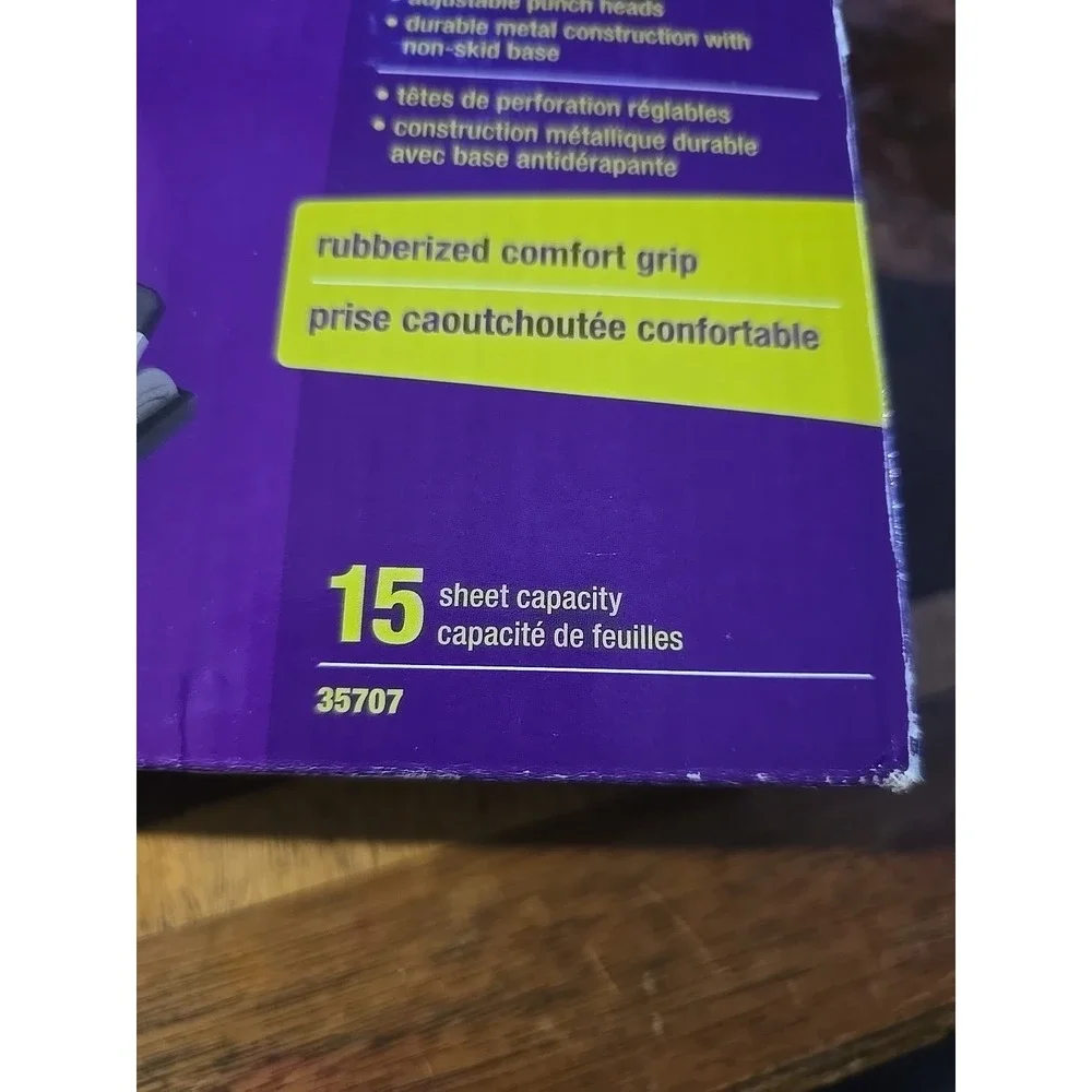 Staples Gripped 3 Hole Punch 15 Sheet Capacity Adjustable Punch Heads NIB 35707